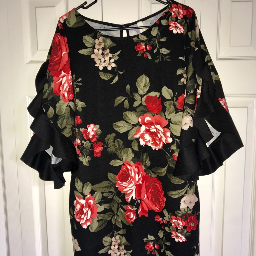 Ruffle Rose Bell sleeve dress 1x plus size 😍
